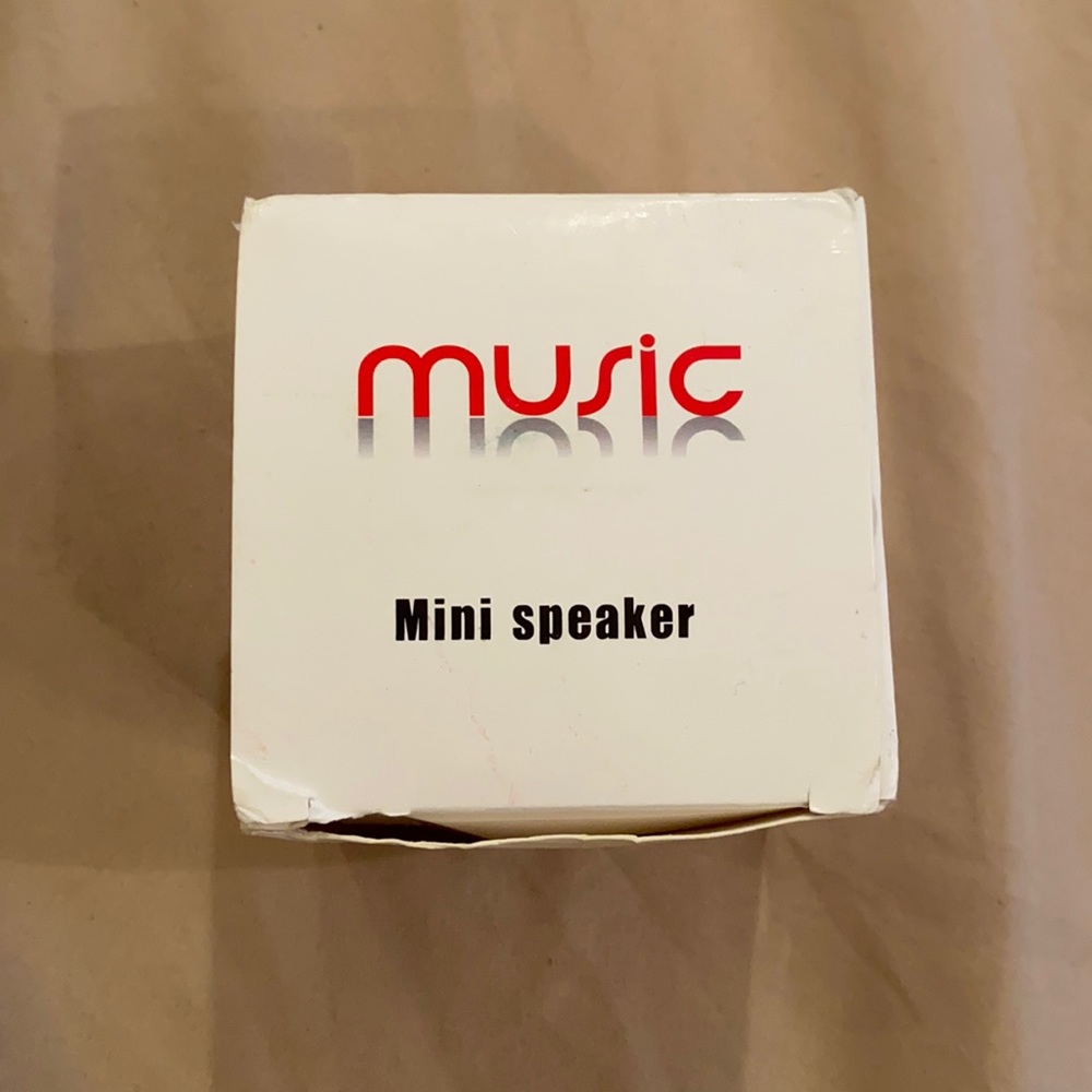 Mini wireless Bluetooth speaker
